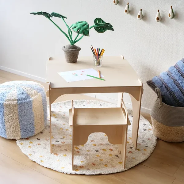 kidsdepot easyclick speeltafel brussel en budapest, scandinavische kindertafel, speeltafel zonder schroeven, houten kindertafel vierkant, vierkante speeltafel