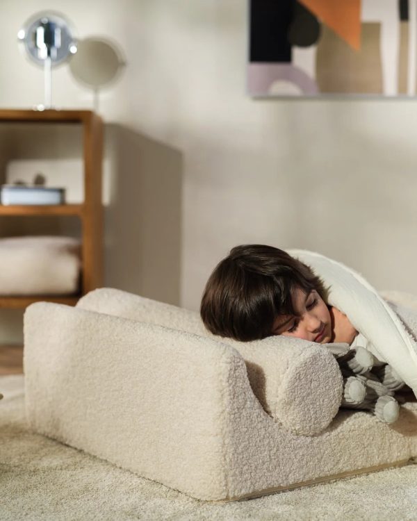 wigiwama flipster kinderstoel – cream white, crème, teddystof, wit, stapelbare speelset, scandinavische kinderkamer
