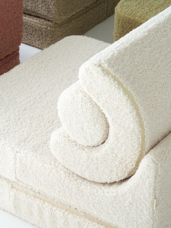 wigiwama flipster kinderstoel – cream white, crème, teddystof, wit, stapelbare speelset, scandinavische kinderkamer